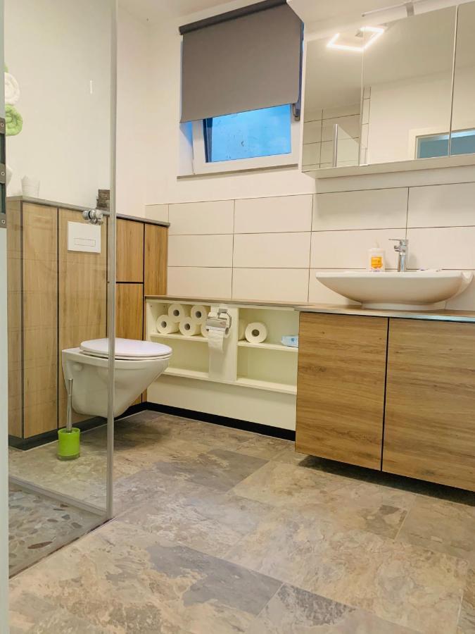 Firmen & Ferienwohnung Brecht 1 Waibstadt Екстериор снимка
